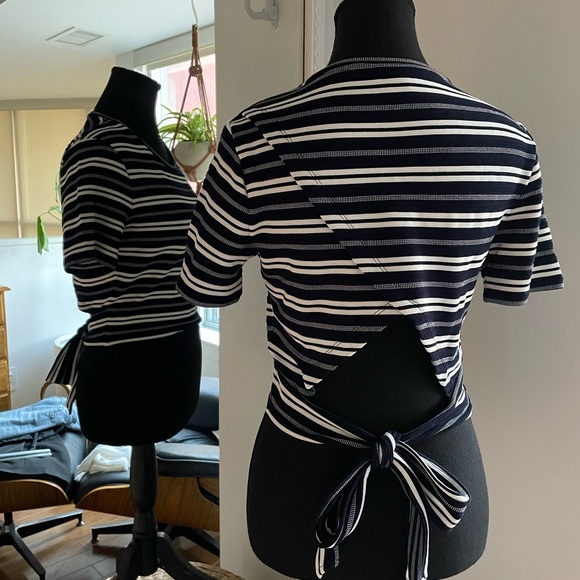 Club Monaco cropped t-shirt with cutout - Picture 2 of 5